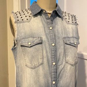 Romeo & Juliet Couture sleeveless top